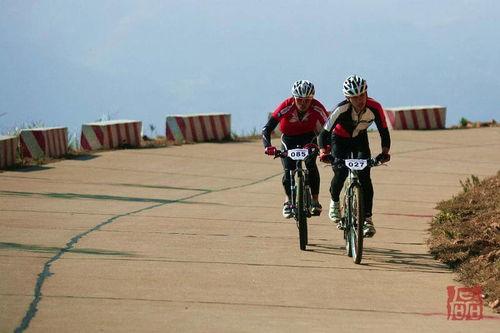国产一哥骑行视频,畅游山水间，演绎速度与激情